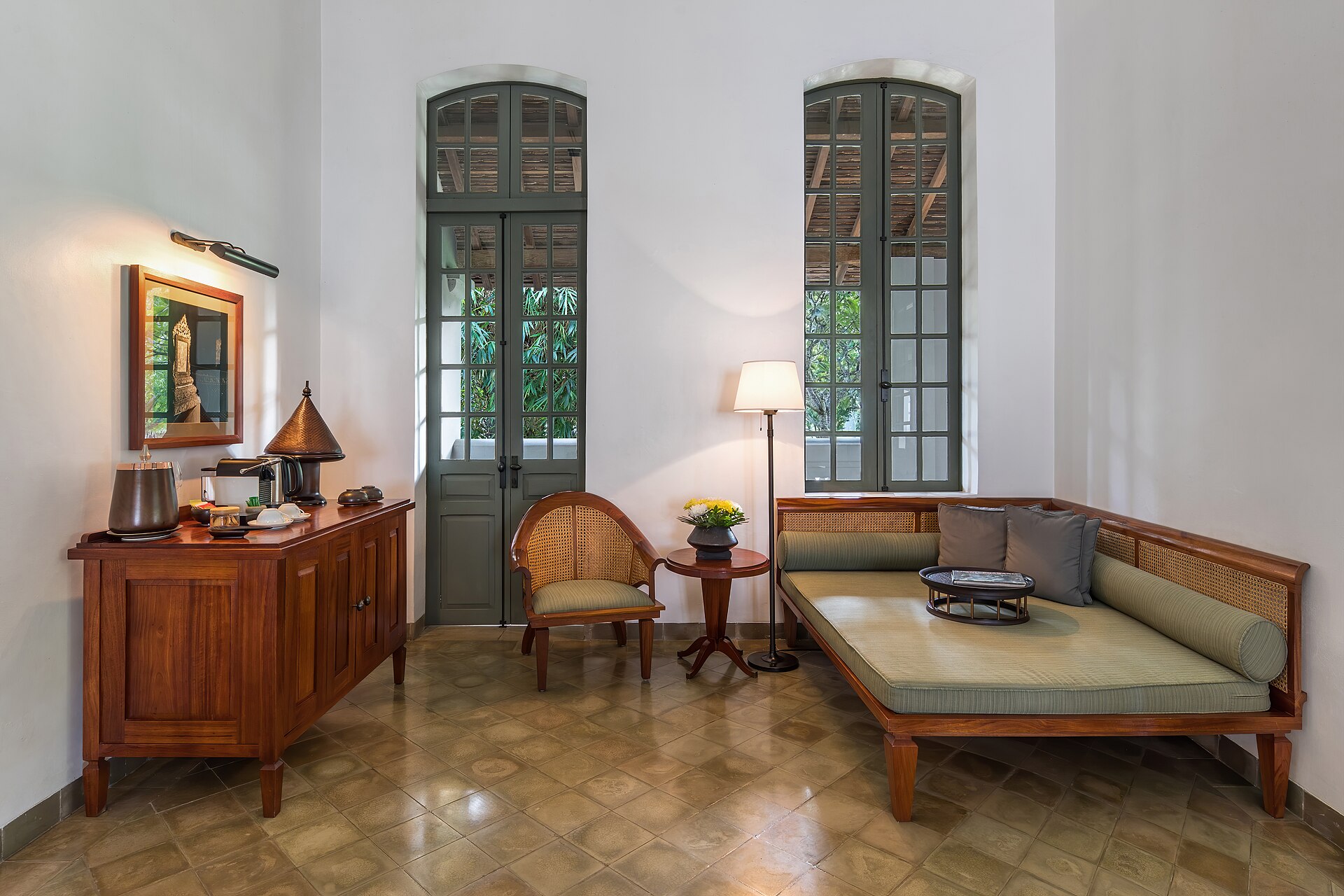Elegant hotel lobby lounge with seating, representing the upscale properties listed on hotel comparison sites